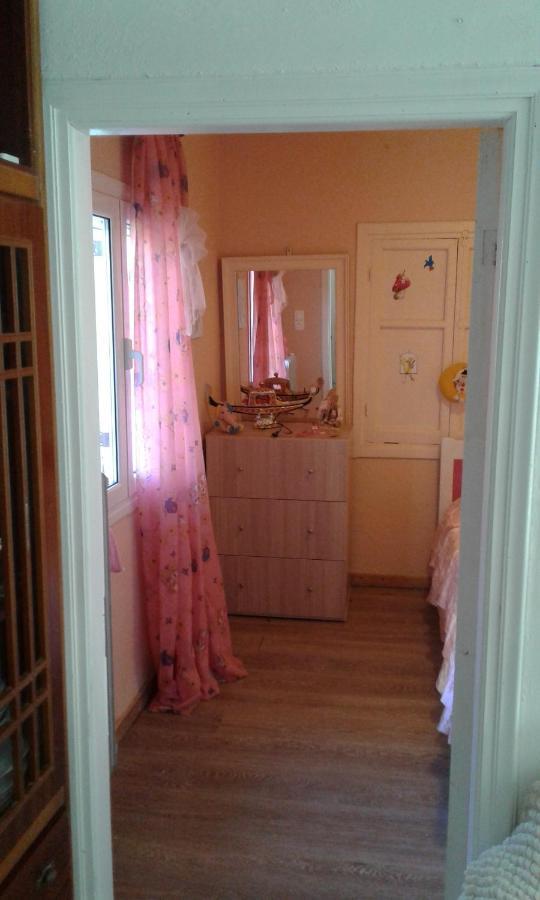 Angela, Traditional In The Village Holiday home *