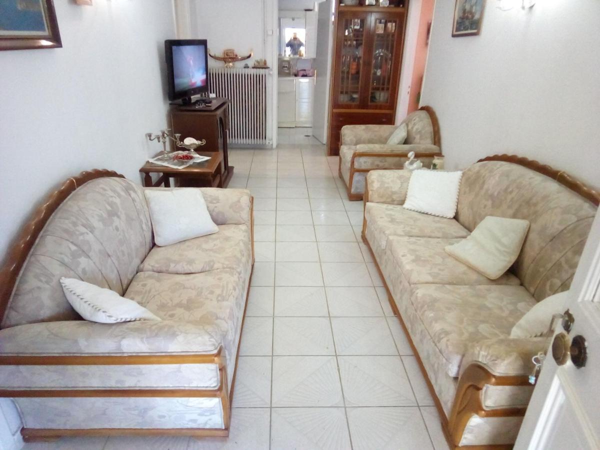 Angela, Traditional In The Village Holiday home