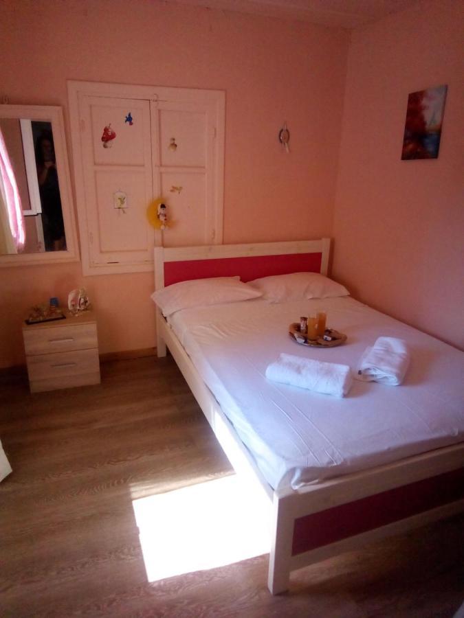 Angela, Traditional In The Village Holiday home