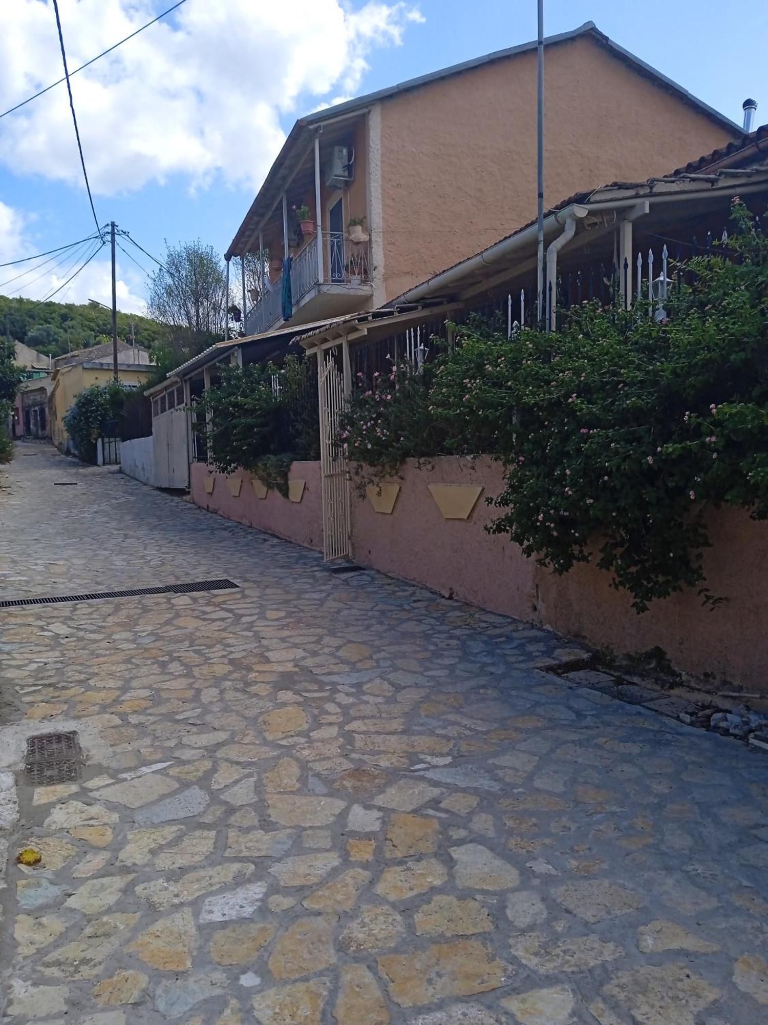 Angela, Traditional In The Village Holiday home